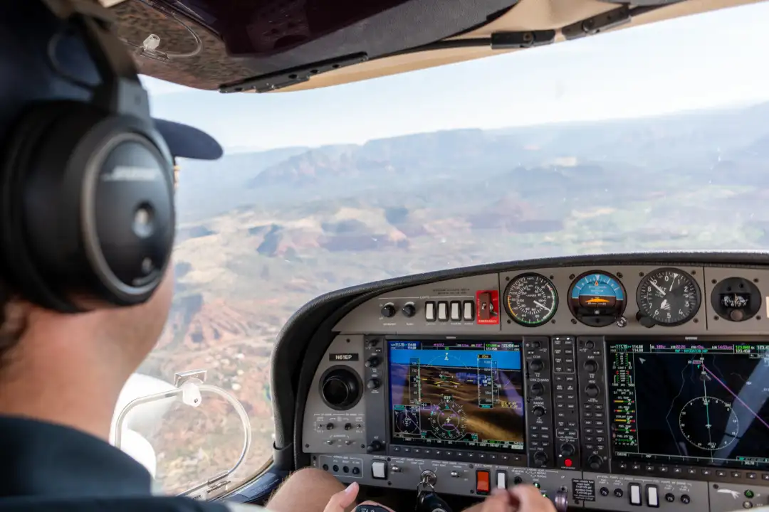 SimpliFly Flight School Cirrus airplane instrument panel