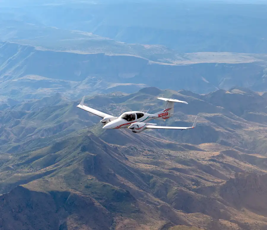 SimpliFly Flight School student and flight instructor in a Cessna airplane cockpit