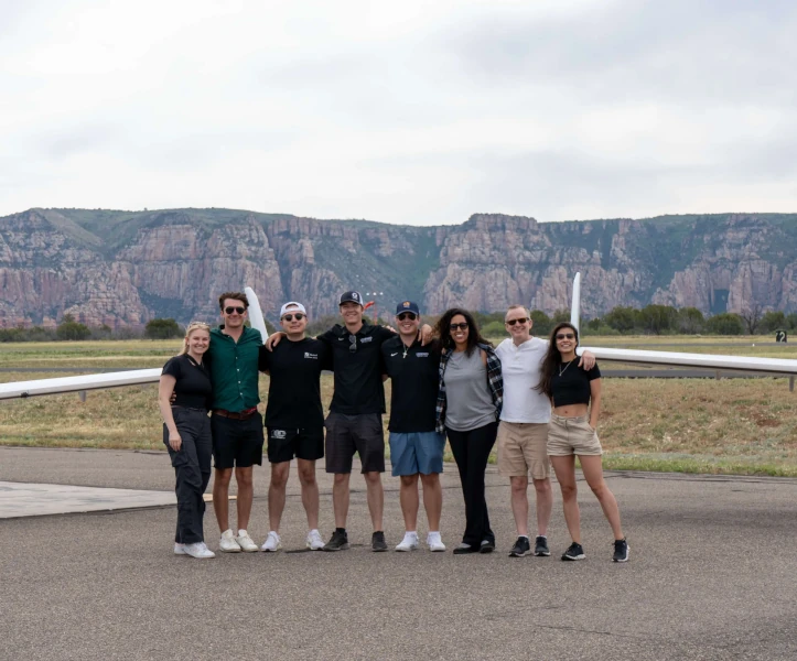 happy-visitors-at-simplifly-flight-school-in-mesa-arizona-for-pilot-training